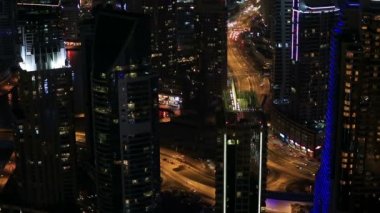 Havadan görünümü Dubai Yat Limanı olan şehir yol