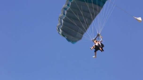 Aterrizaje en paracaídas — Vídeos de Stock