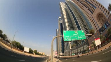 zaman atlamalı şehir trafiğinde Dubai