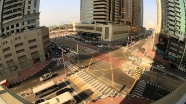 Dubai hava zaman atlamalı şehir trafiğinde