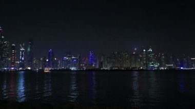 Dubai gökdelen gece görünümü