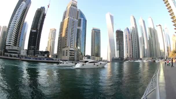 Passeggiata sul fiume e Dubai Marina — Video Stock