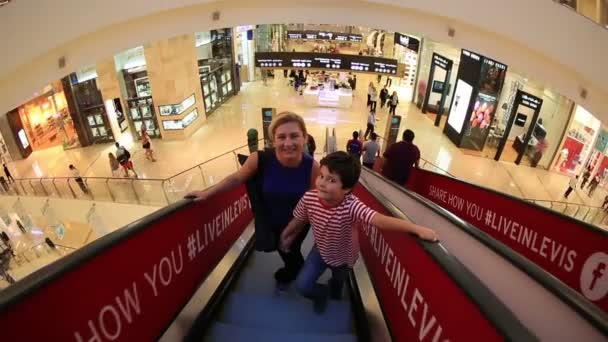 Marina Mall in Verenigde Arabische Emiraten VAE — Stockvideo