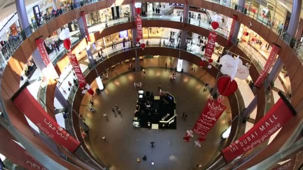 Het winkelcentrum van Dubai in de Verenigde Arabische Emiraten VAE — Stockvideo