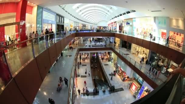 Het winkelcentrum van Dubai in de Verenigde Arabische Emiraten VAE — Stockvideo