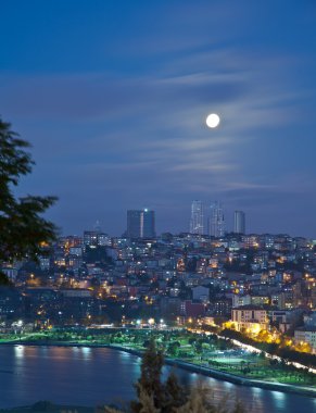 İstanbul gece şehir ve Haliç
