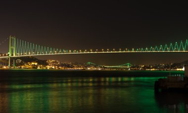 Geceleyin köprü