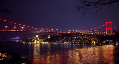 Geceleyin köprü