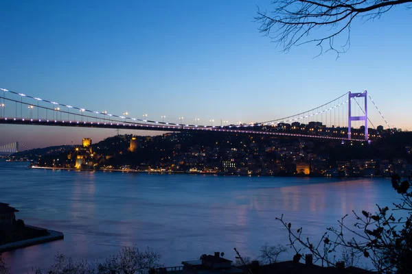 Geceleyin köprü — Stok fotoğraf