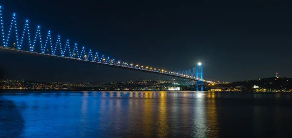 Noite de Istambul e Ponte do Bósforo — Fotografia de Stock