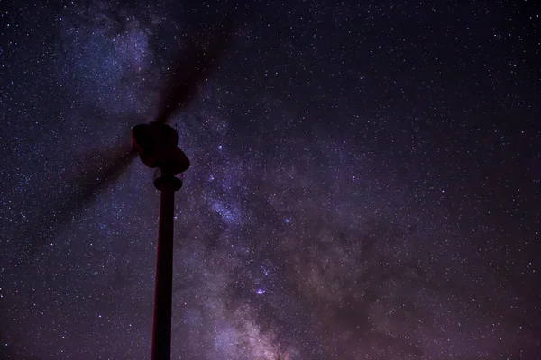 风电机组与银河系 3 — 图库照片