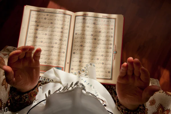 Muslimische Frauen beten zu Gott 8 — Stockfoto