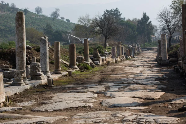 Ruins kolumner street — Stockfoto