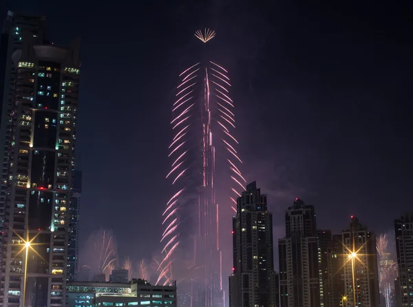 Nowy rok ognie na Burj khalifa w Dubaju — Zdjęcie stockowe