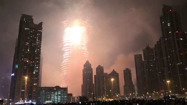 Spettacolo di fuochi d'artificio di Capodanno al Burj khalifa a Dubai serie 15 — Video Stock