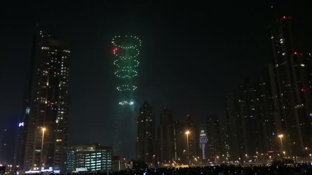 Новогодняя выставка фейерверков в Бурдж-халифе в Дубае — стоковое видео