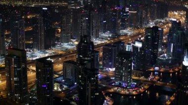 Zaman atlamalı havadan görünümü Şeyh Zayed yolu ile Dubai Yat Limanı
