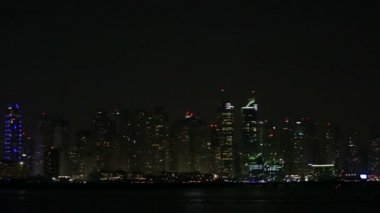 Dubai gökdelen gece görünümü
