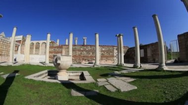 ana salona ve sinagog sütunlarda Harabeleri