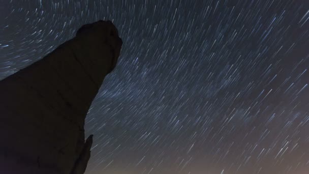 Zeitraffer-Höhlenhaus mit Sternenversuchen in Kappadokien — Stockvideo