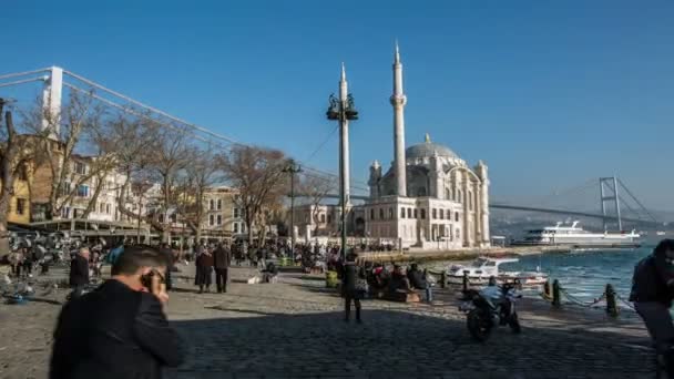 Fotografía time lapse, gente caminando plaza Ortakoy — Vídeo de stock