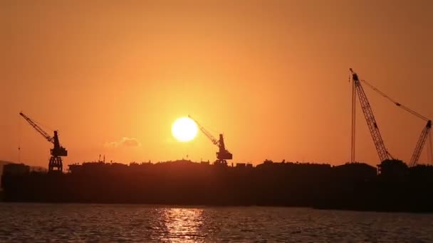 Tempo de pôr-do-sol limpo lapso, tiro de rastreamento — Vídeo de Stock