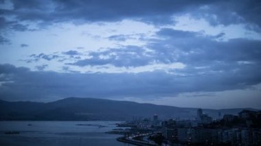 Şehir hava görünümü ve bulut timelapse