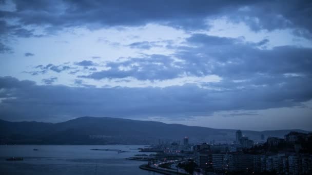 Vista aérea de la ciudad y timelapse nube — Vídeo de stock