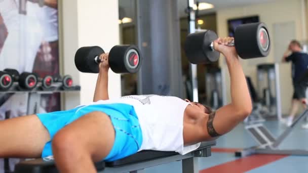 Ejercicio en el gimnasio serie 5 — Vídeo de stock