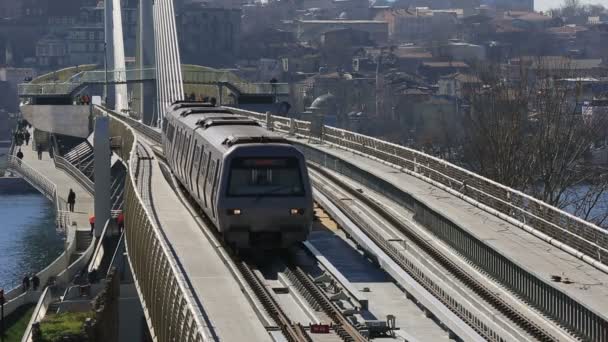 Metro trein brug en station 2 — Stockvideo