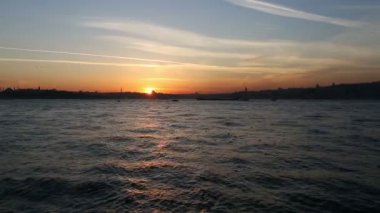 ünlü şehir Istanbul manzarası gün batımında