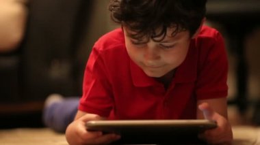 küçük şirin çocuk dijital tablet 2 kullanma