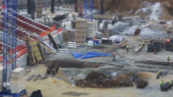 傾斜シフト建設ゾーン重い装置および労働者 2 — ストック動画