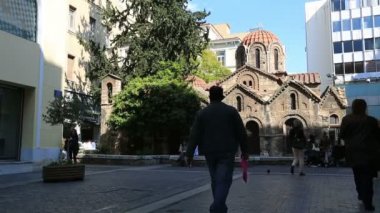 Kilise ve küçük kare Atina