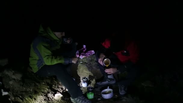 Camping comer — Vídeo de Stock