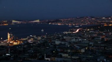 Istanbul şehir 1 gece manzarası havadan görünümü