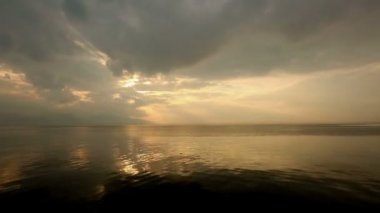 Göksel bulutlar zaman atlamalı okyanus