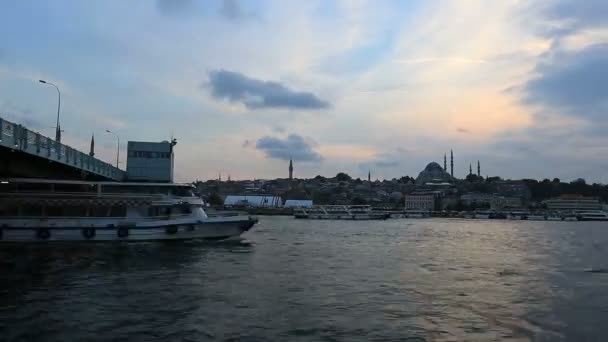 Galata brug en boot verkeer — Stockvideo