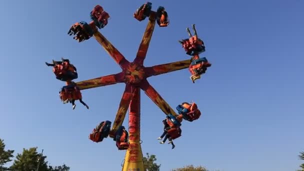 Parque de atracciones. — Vídeos de Stock