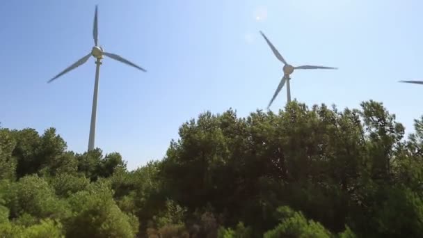 Rüzgar Türbini, yel değirmeni, yeşil enerji, yenilenebilir enerji — Stok video