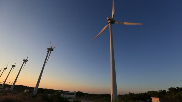 Windturbine, Windmühle, grüne Energie, erneuerbare Energien — Stockvideo