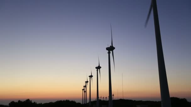 Szél turbina, szélmalom, zöld energia, megújuló energia — Stock videók