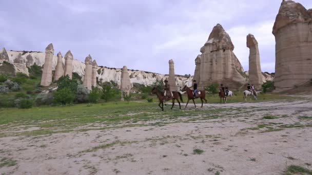 有名なカッパドキアに馬旅行 — ストック動画