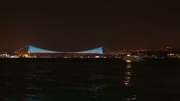 Istanbul night city und bosporus bridge — Stockvideo