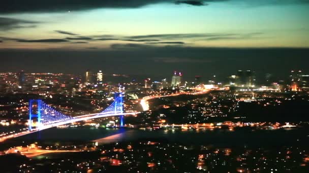 Istanbul Night City en Bosphorus Bridge 1 HD 1080p — Stockvideo