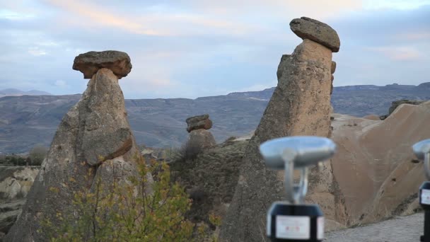 Turismo observando casa cueva Ciudad famosa Capadocia en Turquía — Vídeos de Stock