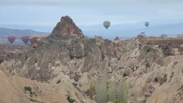 Lucht ballon reis op beroemde stad Cappadocië Turkije — Stockvideo