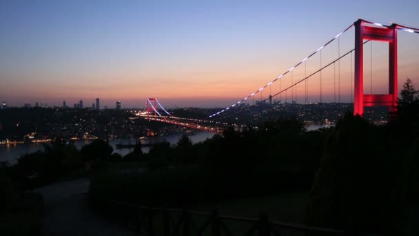 Blauwe tijd Fatih Sultan Mehmet Bridge — Stockvideo