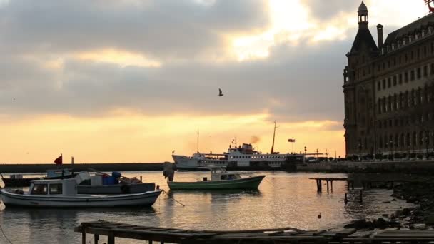 Haydarpasa λιμάνι και του κτηρίου του σταθμού — Αρχείο Βίντεο