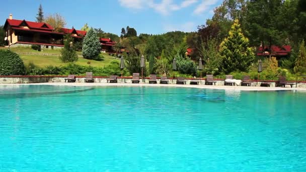village de luxe et piscine 